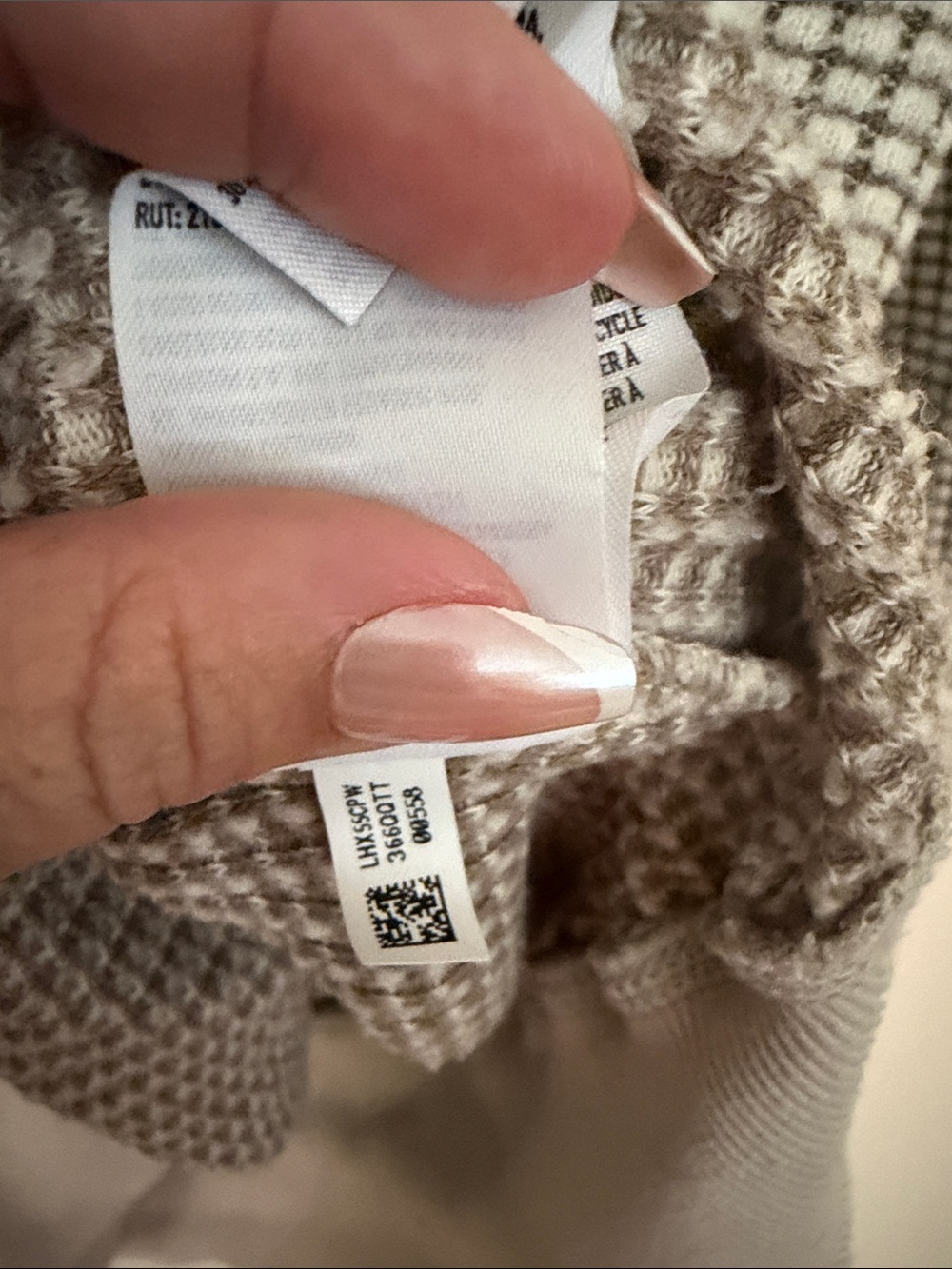 American Eagle Outfitters Light Cream Waffle V-Neck Sweater - Picture 5 of 6